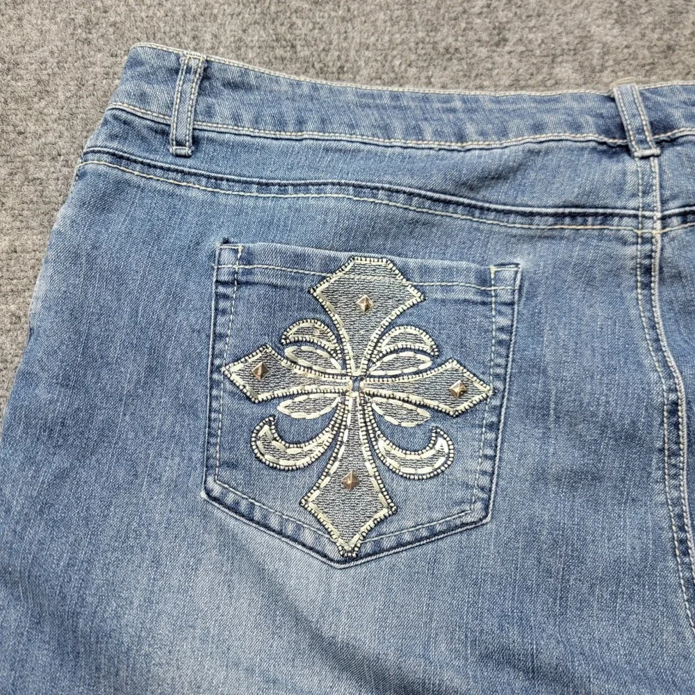 Baccini Womens 22W Denim Bermuda Shorts Blue Embroidered Fleur De Lis Studded
